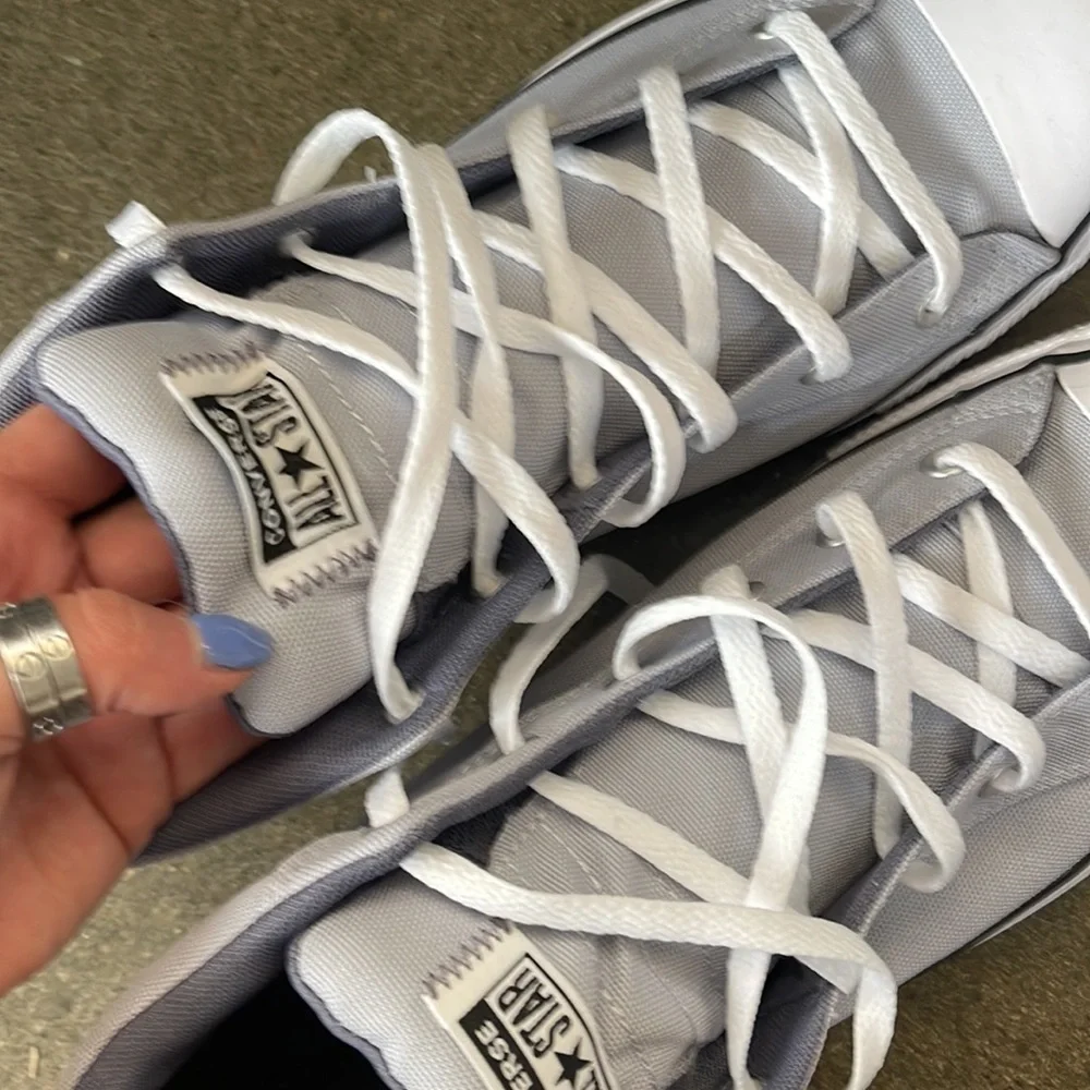 BRAND NEW NEVER WORN CONVERSE ALL STARS - Picture 3 of 5